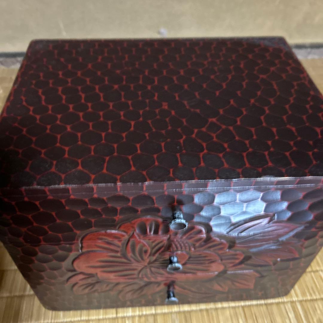 鎌倉彫り　花彫刻付き漆器収納ボックス