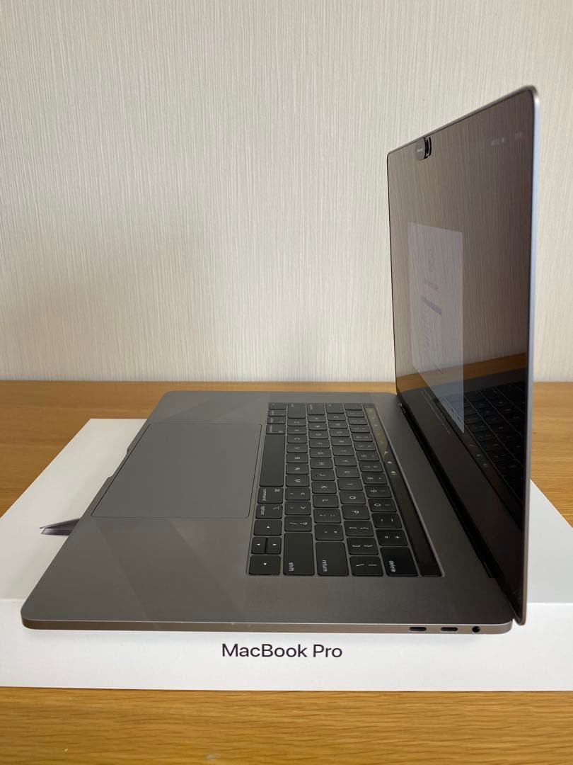 15-inch MacBook Pro 2019 高性能　MacBook本体