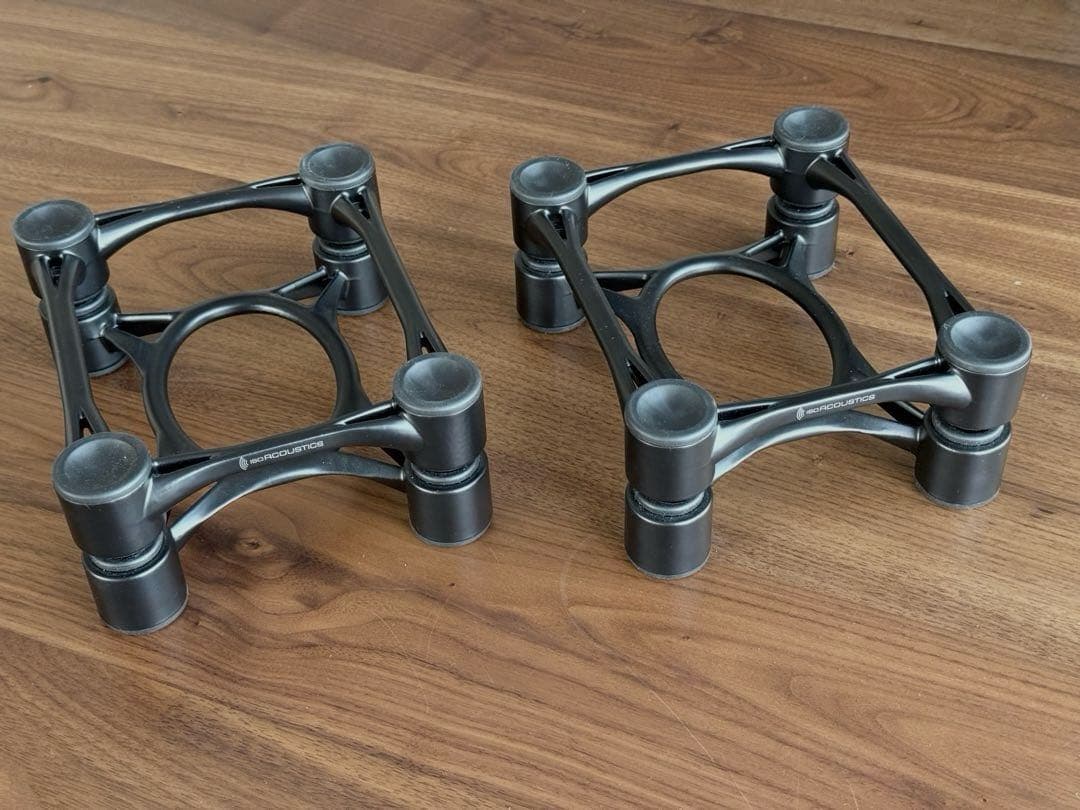 スピーカー・ウーファー IsoAcoustics Aperta