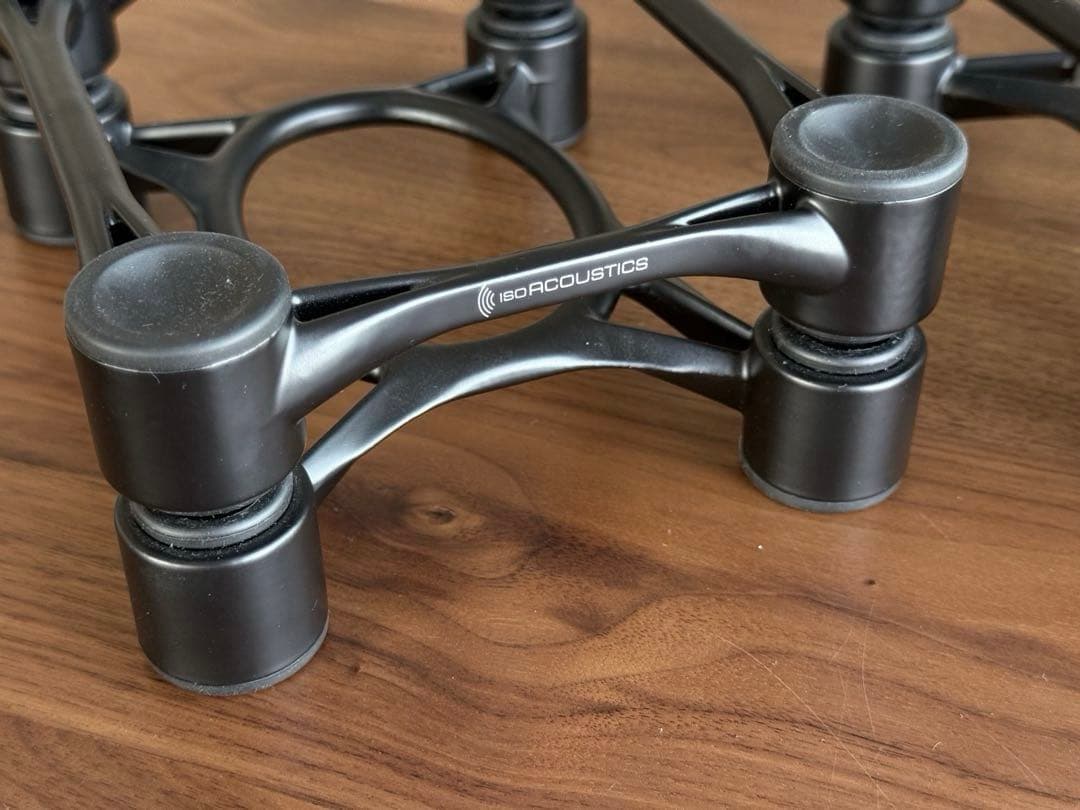 スピーカー・ウーファー IsoAcoustics Aperta