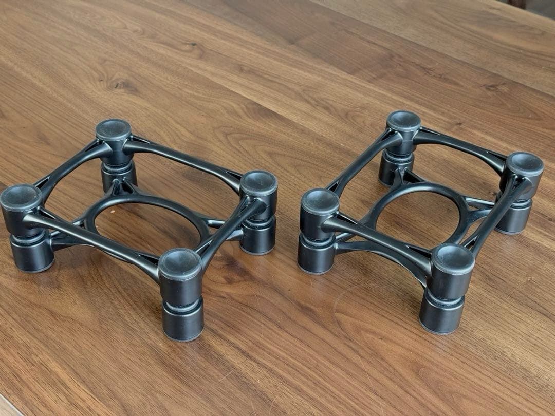 スピーカー・ウーファー IsoAcoustics Aperta