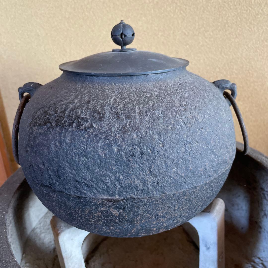 茶道具　茶釜　鉄瓶　黒色 鉄製 茶釜 蓋付き　骨董品