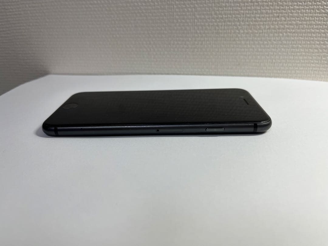 Apple iPhone 8 ブラック 本体　SIMフリー