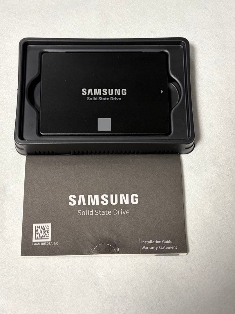 Samsung 860 EVO 500GB 内蔵型SSD