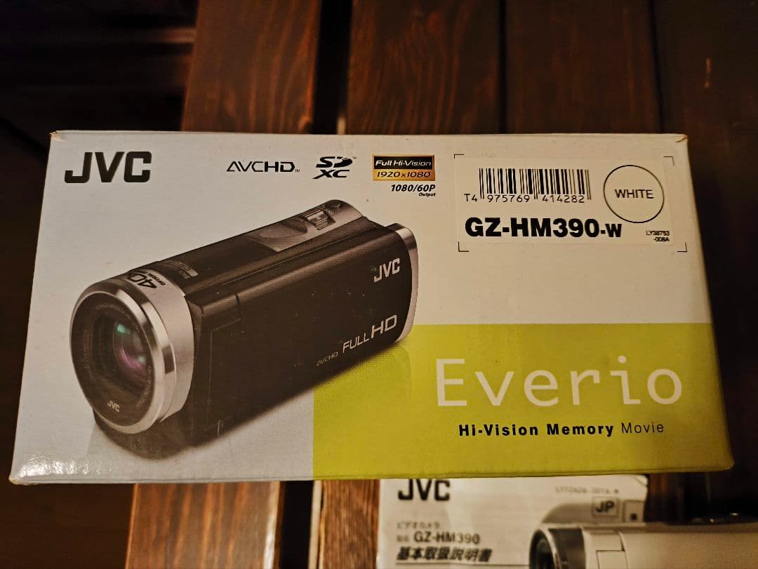 美品　Everio JVC FULL HD ビデオカメラ GZ−HM390‐ｗ