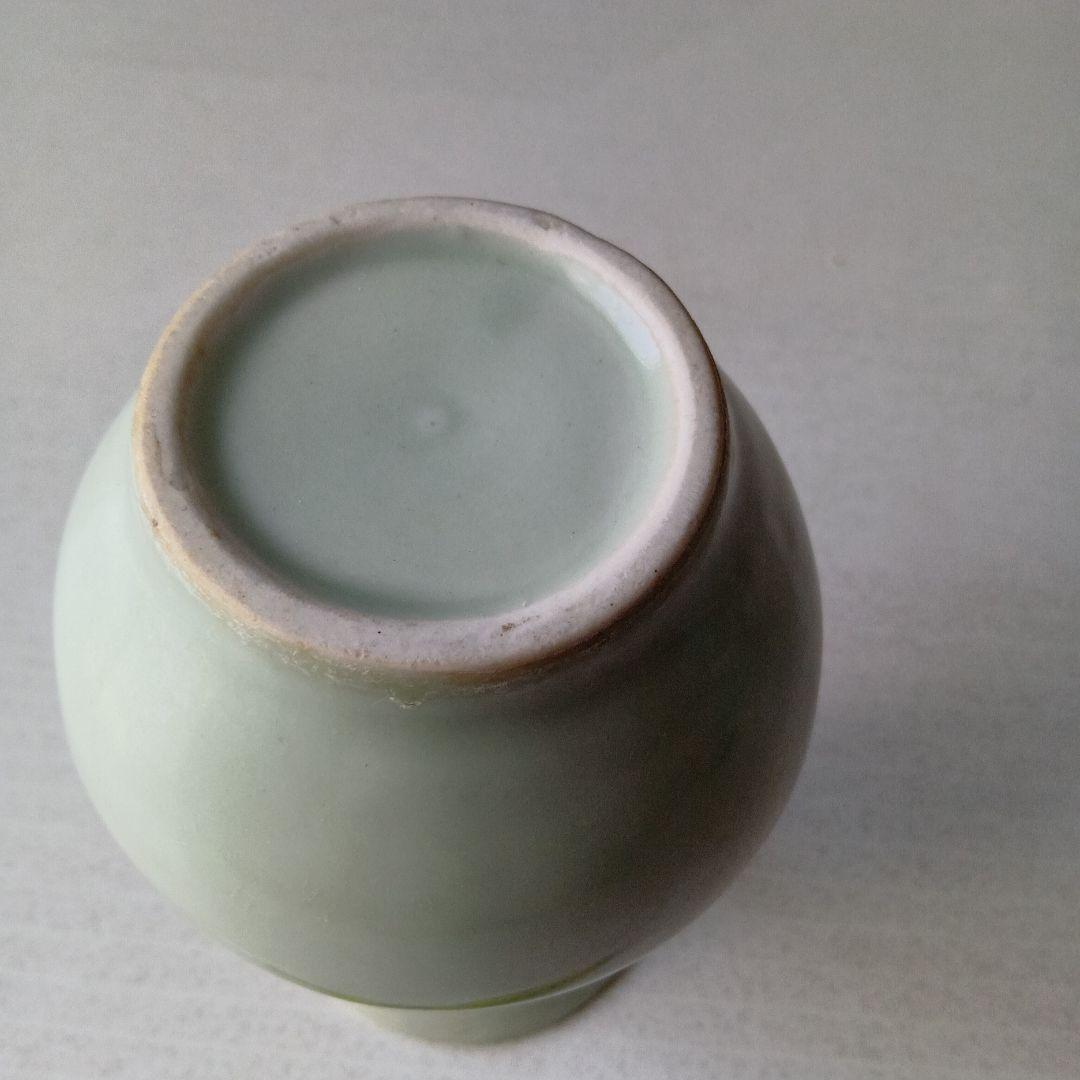 骨董品　青磁　淡い緑色の陶器花瓶