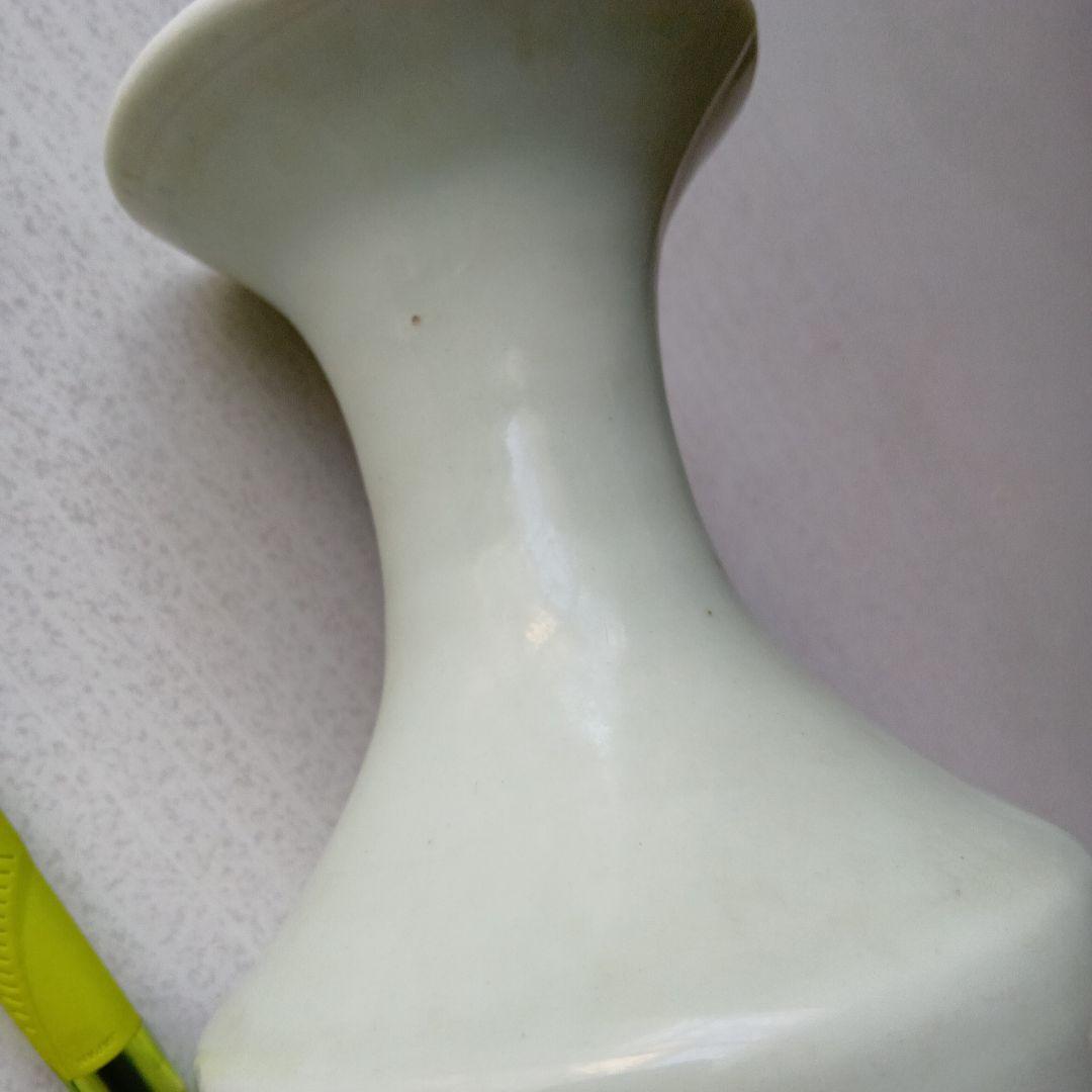骨董品　青磁　淡い緑色の陶器花瓶