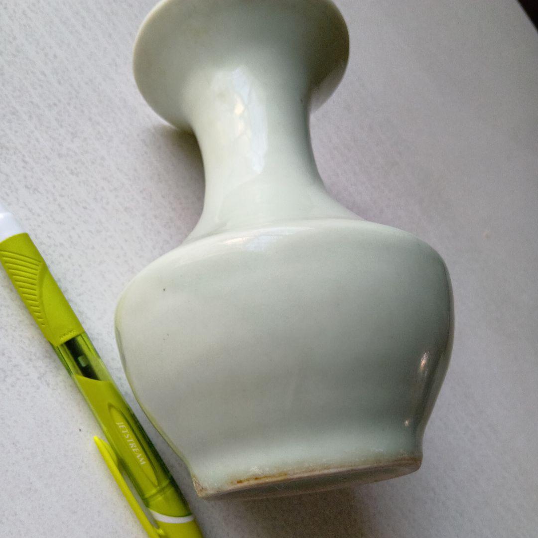 骨董品　青磁　淡い緑色の陶器花瓶