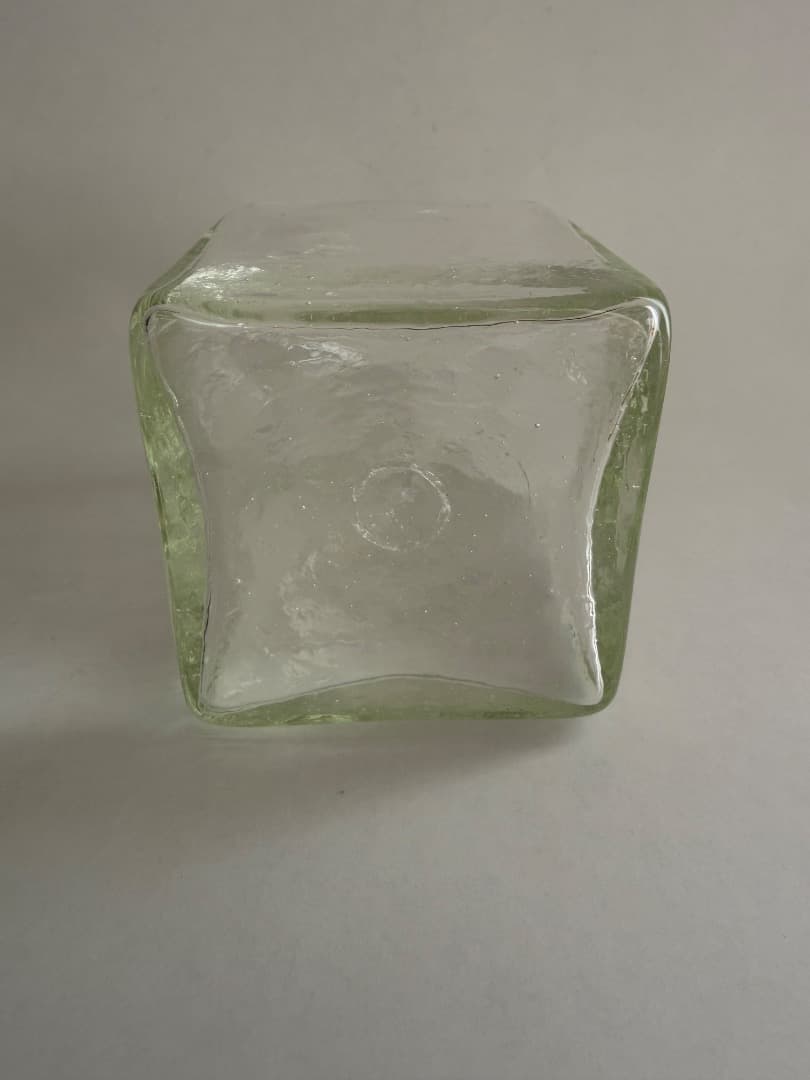 小谷眞三　倉敷ガラス　角瓶　白