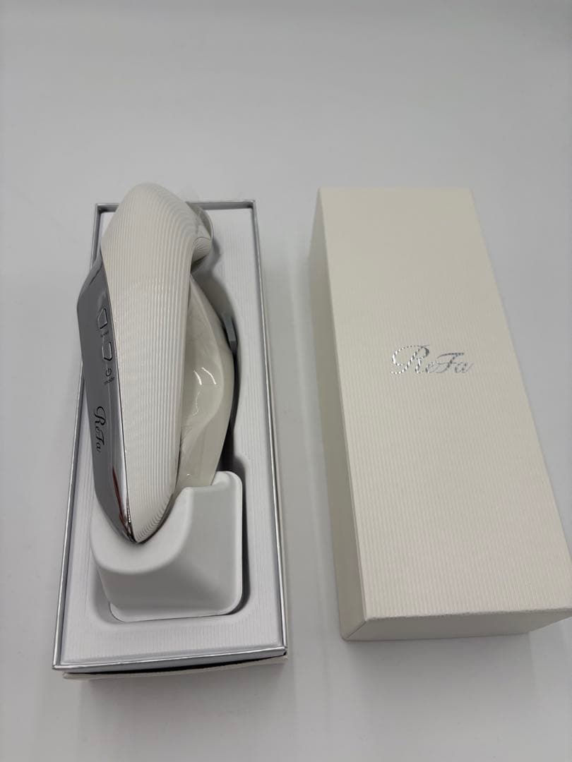 新品未使用　Refa リファ　ビューティックレイズ　ホワイト　美容器