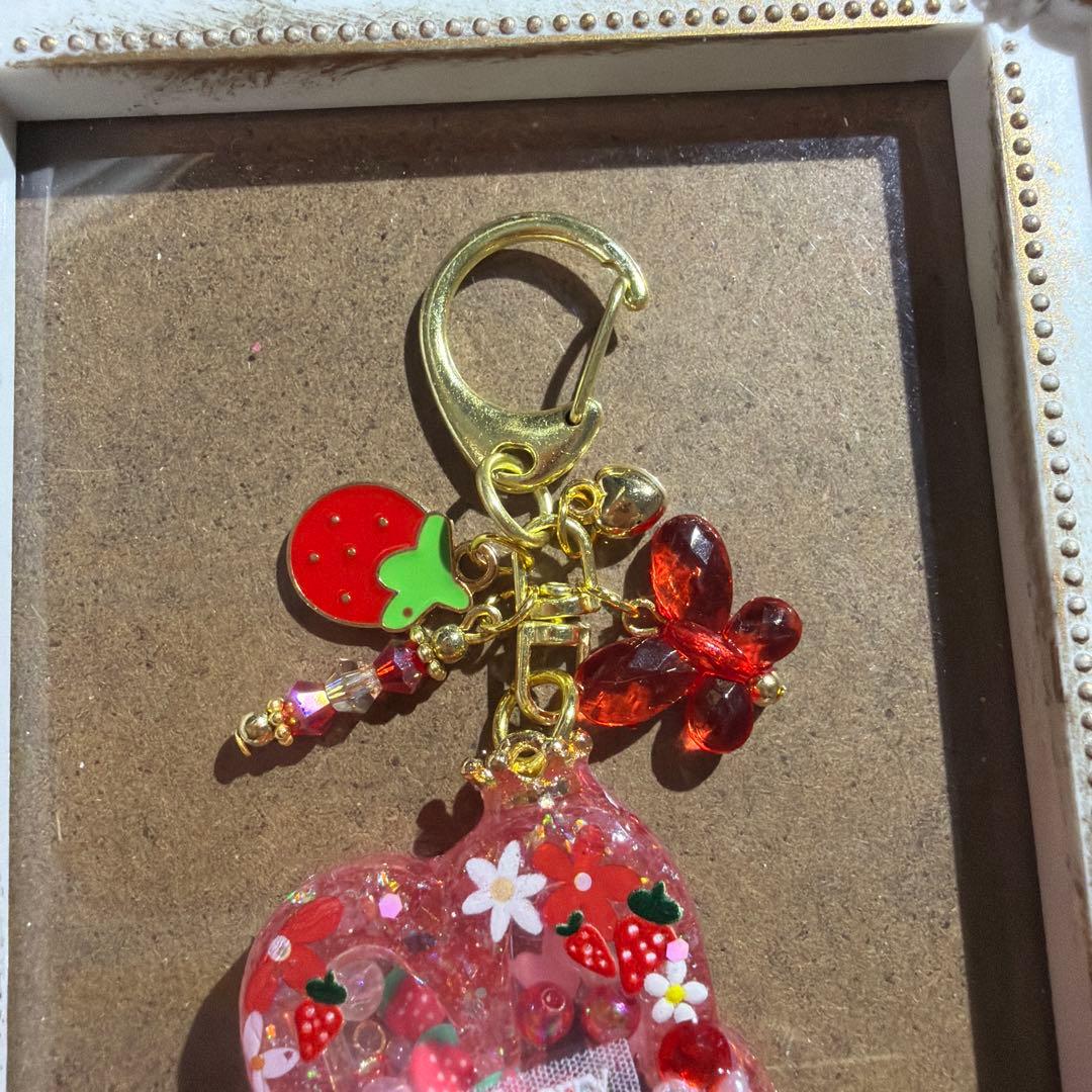智美　シャカシャカイチゴうさちゃんキーホルダー