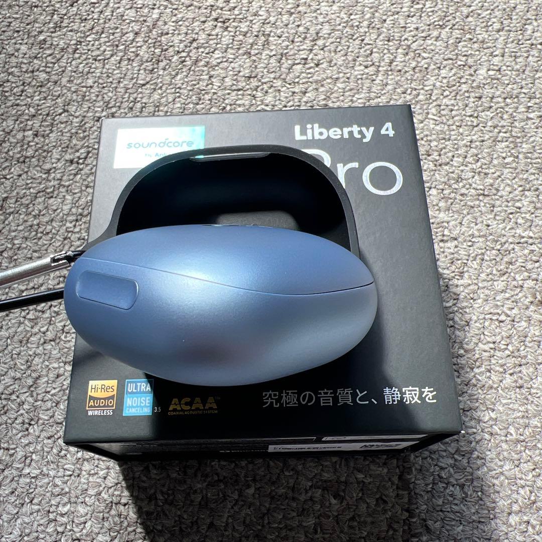 soundcoreLiberty4Proワイヤレスイヤホン右耳と充電ケース