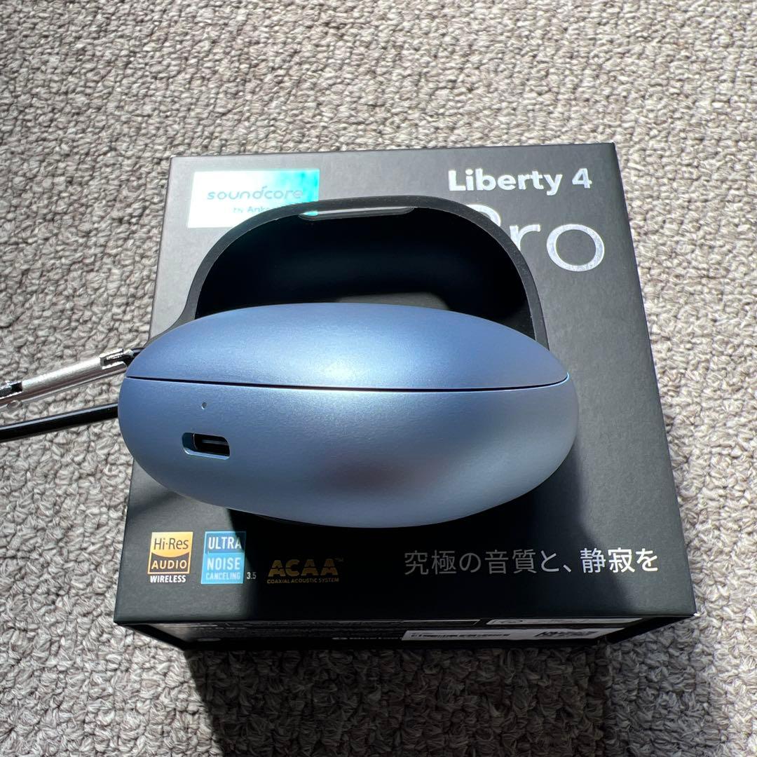 soundcoreLiberty4Proワイヤレスイヤホン右耳と充電ケース