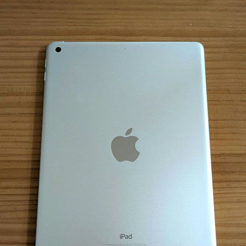 iPad (第6世代) + Apple Pencil + 充電器+フィルムなど