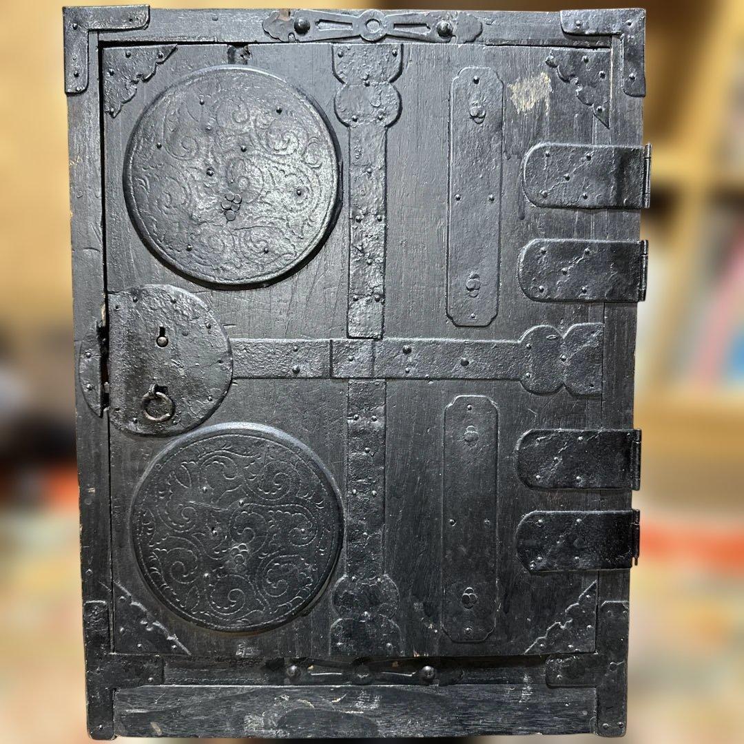 骨董 船箪笥 (金庫) 時代和箪笥 鉄地金具　　チェスト 金具装　レトロ