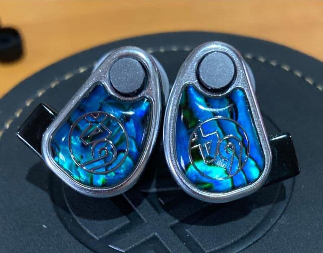 64 AUDIO Nio ユニバーサルフィットイヤフォン