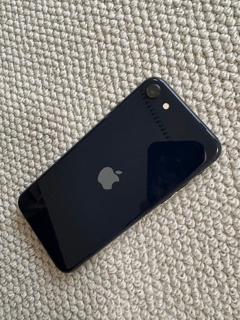 Apple iPhone se 第3世代 64GB バッテリー残量100%