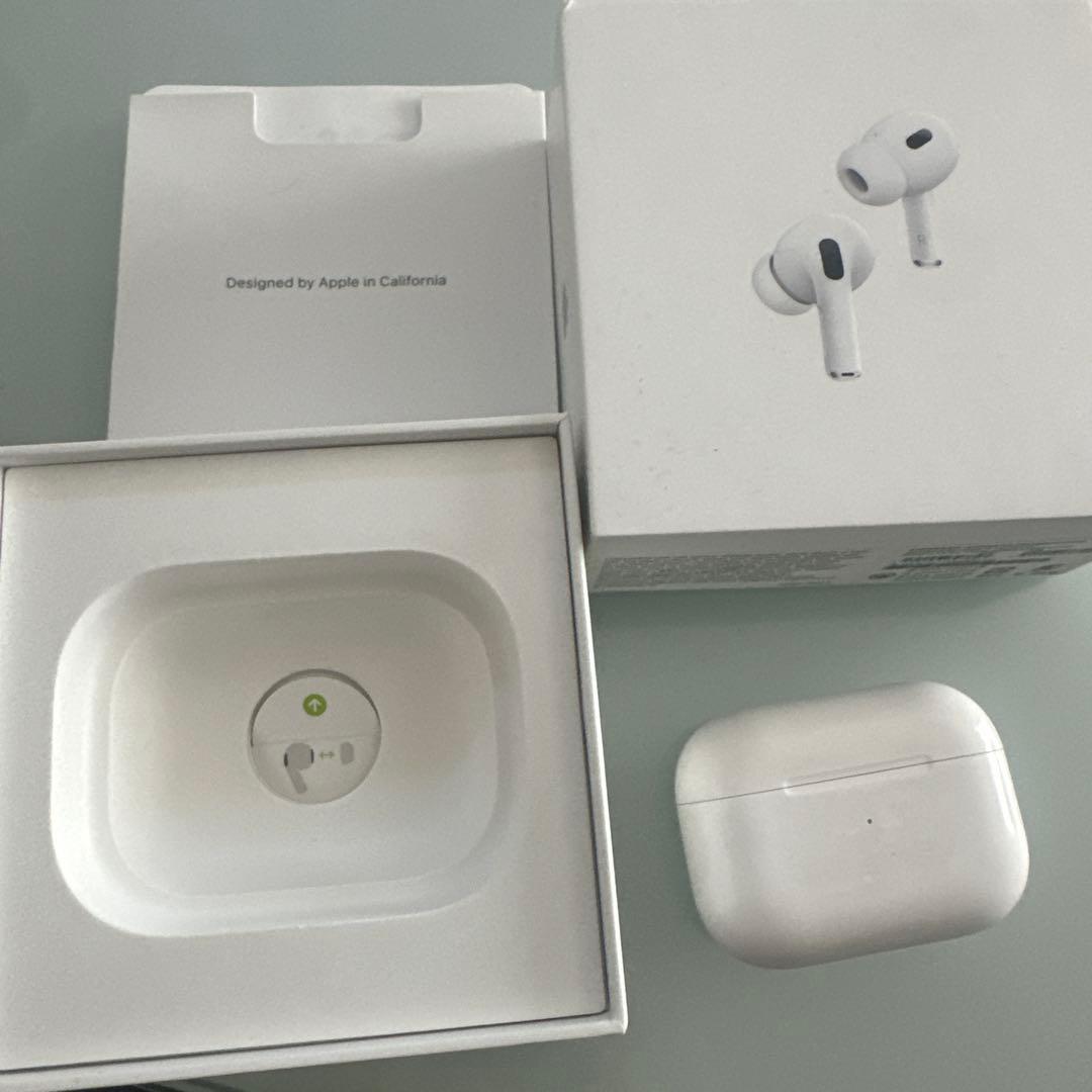 Apple AirPods第2世代ケースと右耳