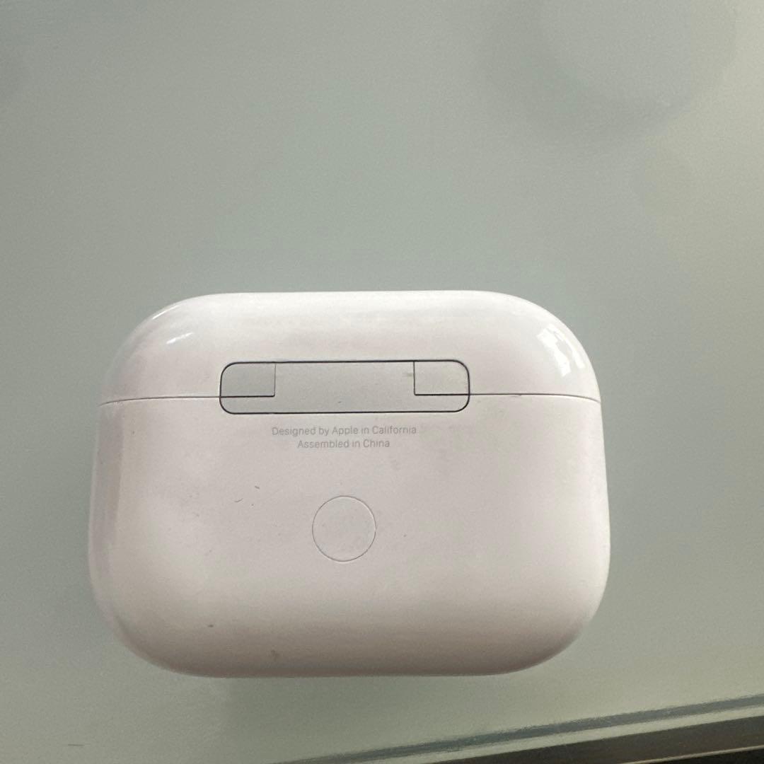 Apple AirPods第2世代ケースと右耳