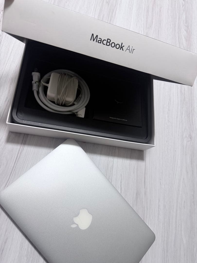 MacBook Air シルバー 充電器付き 箱あり