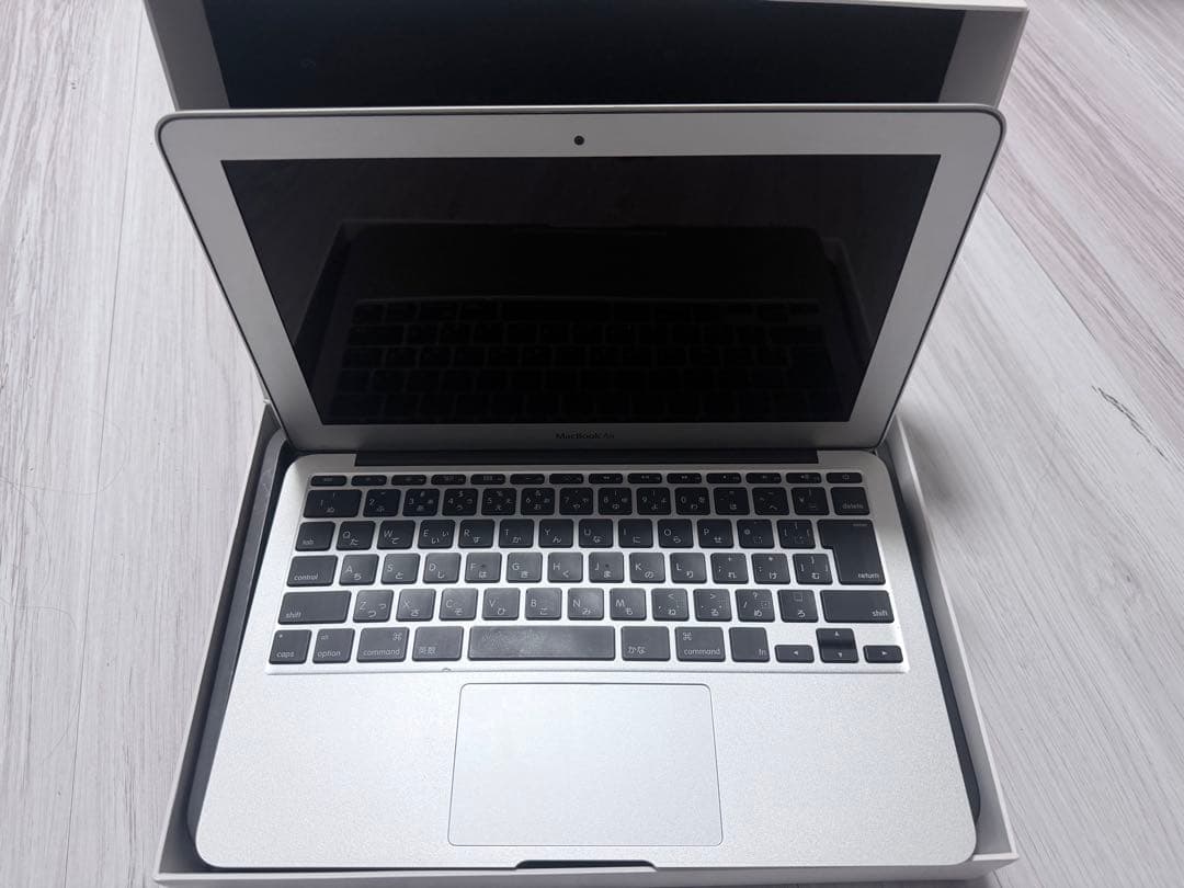 MacBook Air シルバー 充電器付き 箱あり