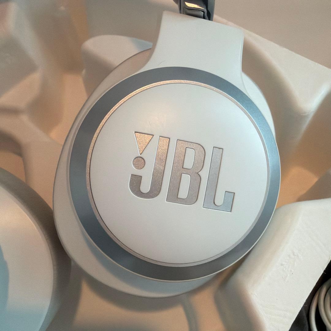 美品 JBL LIVE 770NC ホワイト 使用少 付属品完備