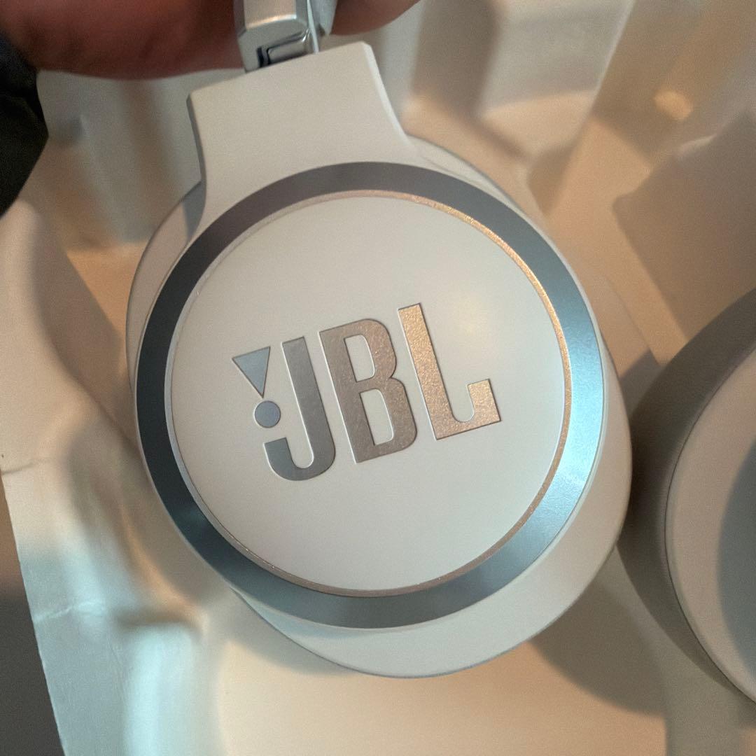 美品 JBL LIVE 770NC ホワイト 使用少 付属品完備