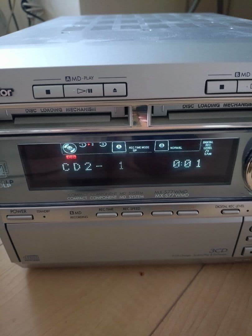 ビクター　コンポ　3枚CDチェンジャー・ダブルMD搭載　CA-MXS77WMD
