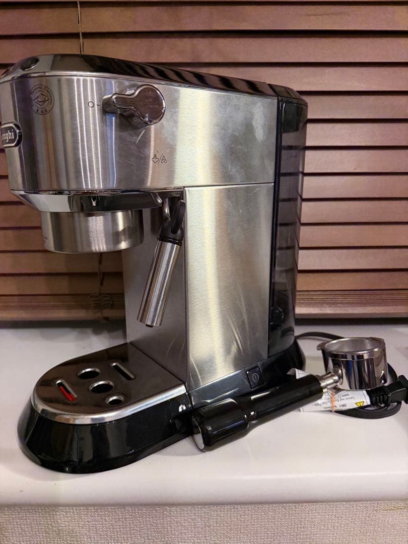 DeLonghi エスプレッソマシン　デディカEC680M ボトルレス