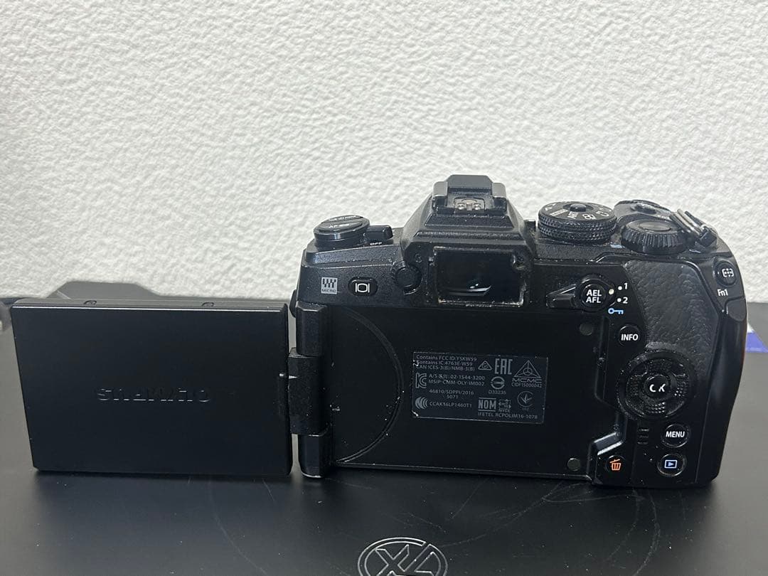 OLYMPUS OM-D E-M1markIIミラーレス一眼カメラ