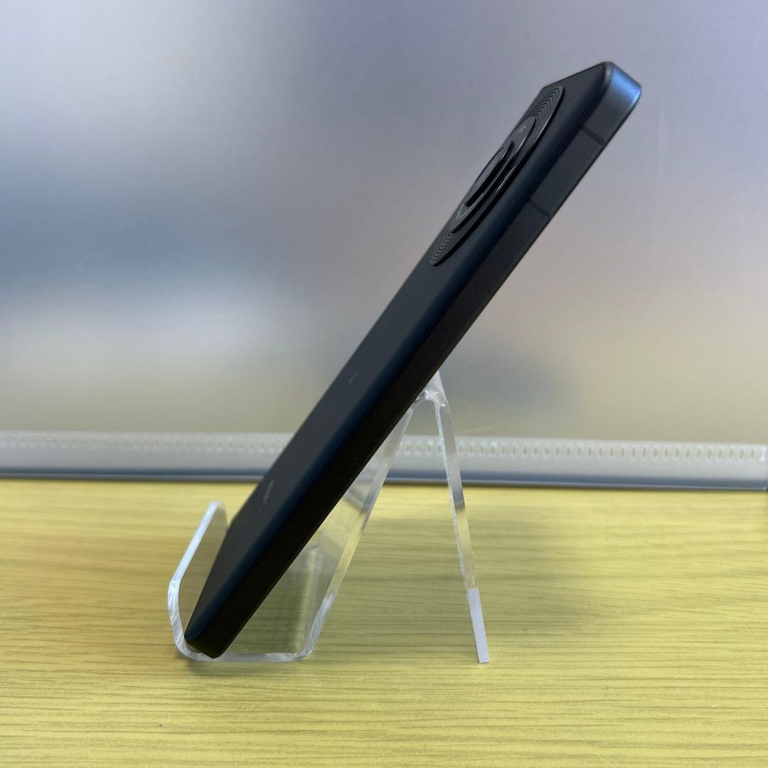 AQUOS R8 Pro ブラック d58