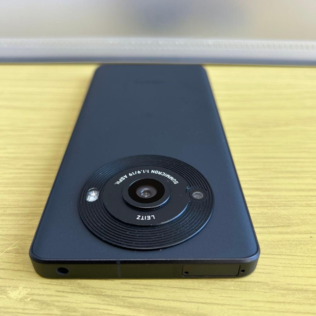 AQUOS R8 Pro ブラック d58