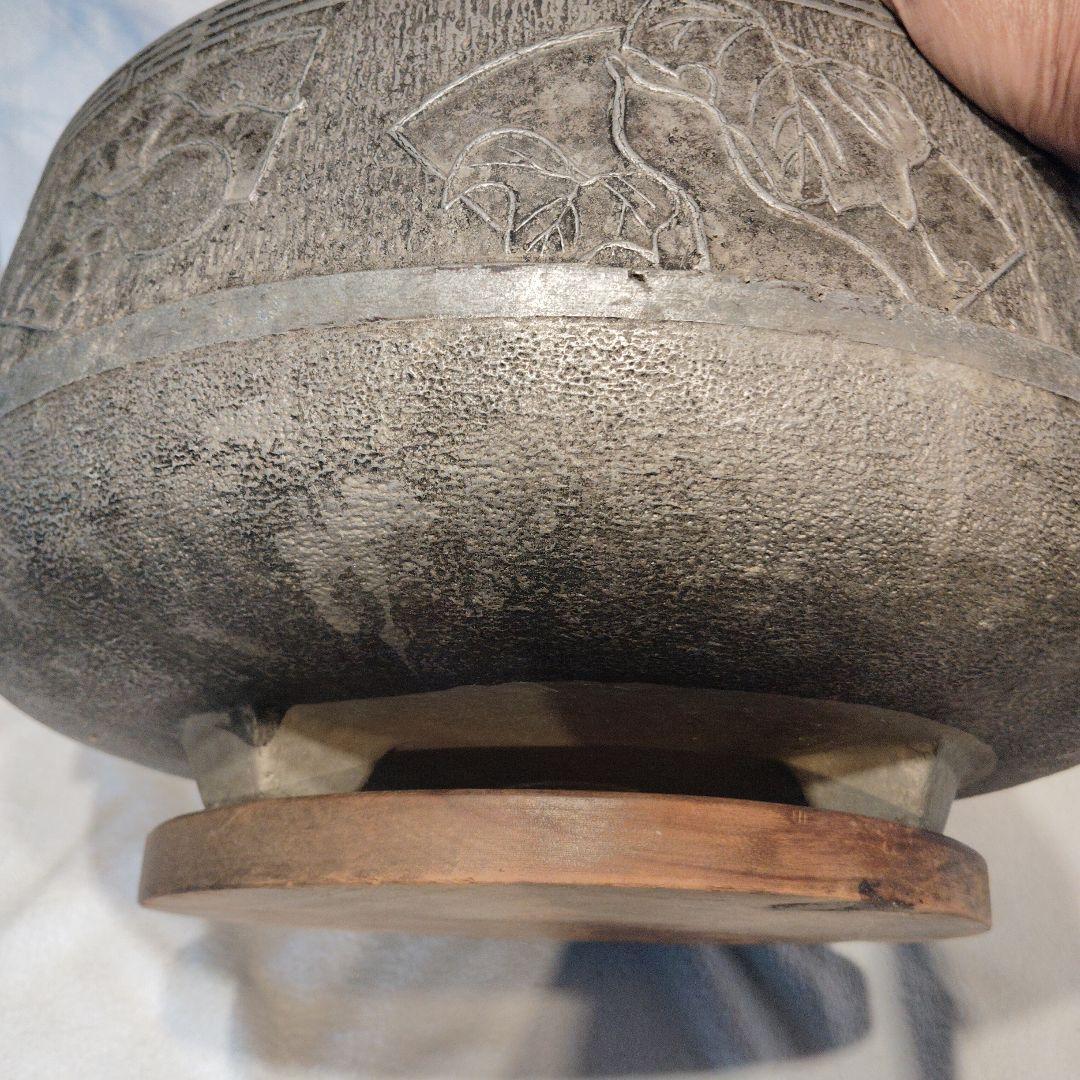 金属製火鉢 浮彫り動物模様 直径約30cm