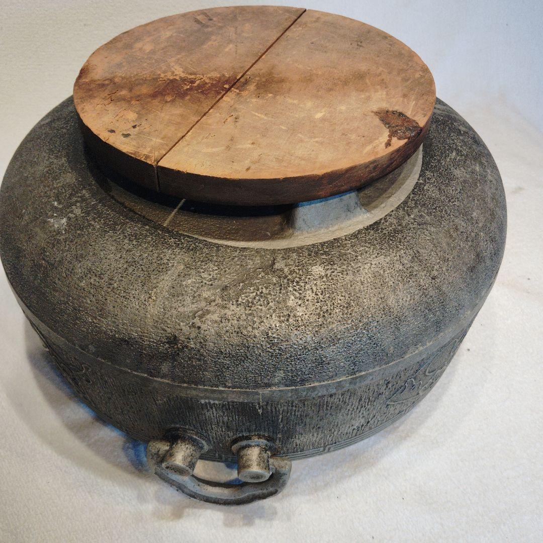 金属製火鉢 浮彫り動物模様 直径約30cm
