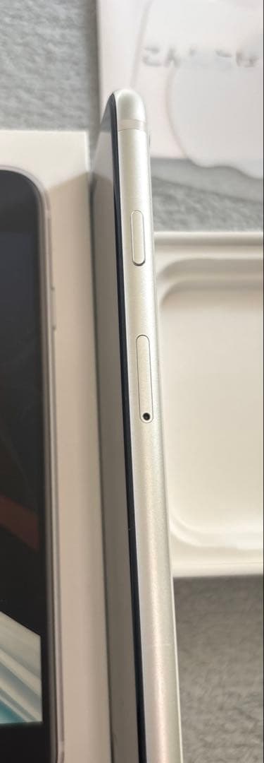 Apple iPhone SE (第2世代) ホワイト 本体