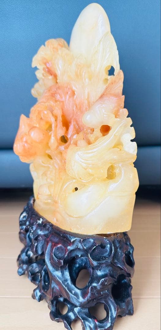 天然石彫刻 魚と水草のデザイン高さ 約3 0cm ×横 約16cm