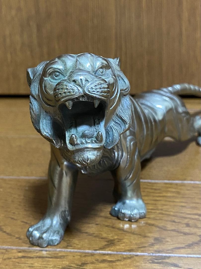 村田宏作 虎 置物 飾り物 トラ 寅 とら 金属工芸 彫刻 骨董品 白銅製