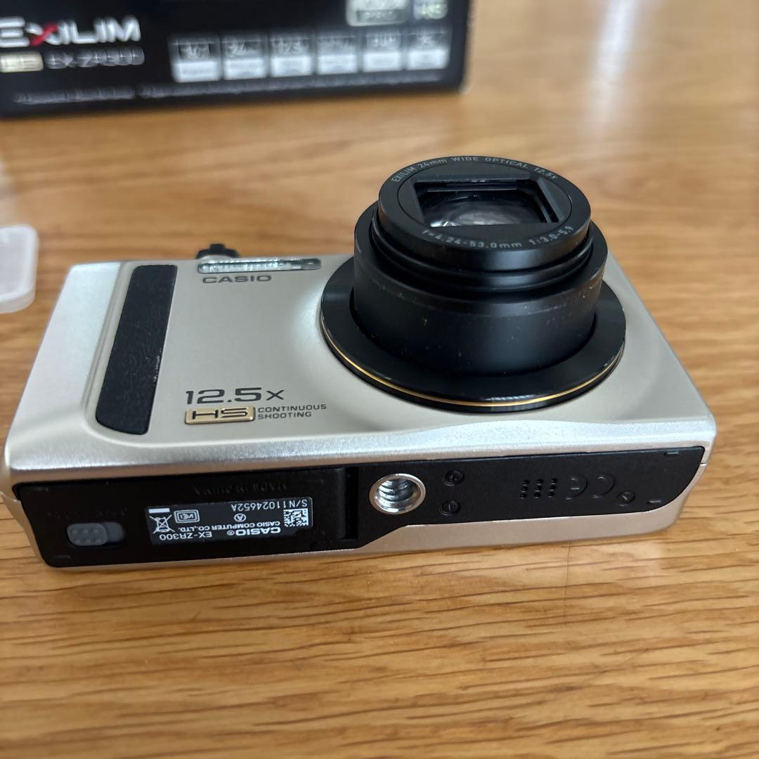 CASIO EX-ZR300 コンパクトデジタルカメラ値下げ不可。