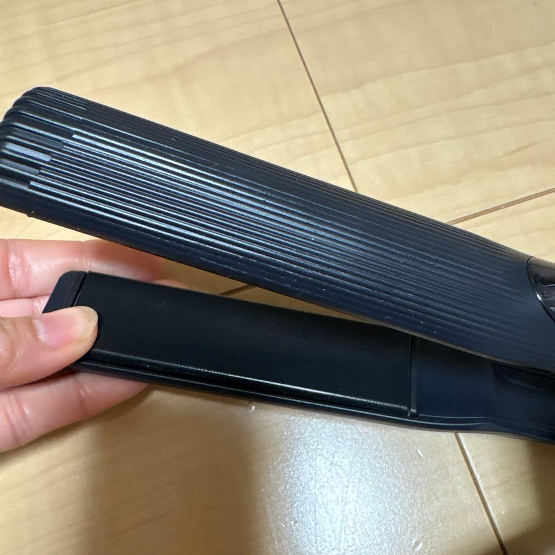 リファ　ストレートアイロン　2023年製