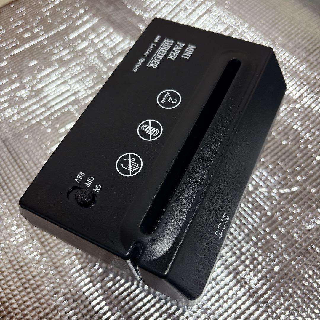 ポータブルミニペーパーシュレッダー USBケーブル 単3電池4本で動作 デスク