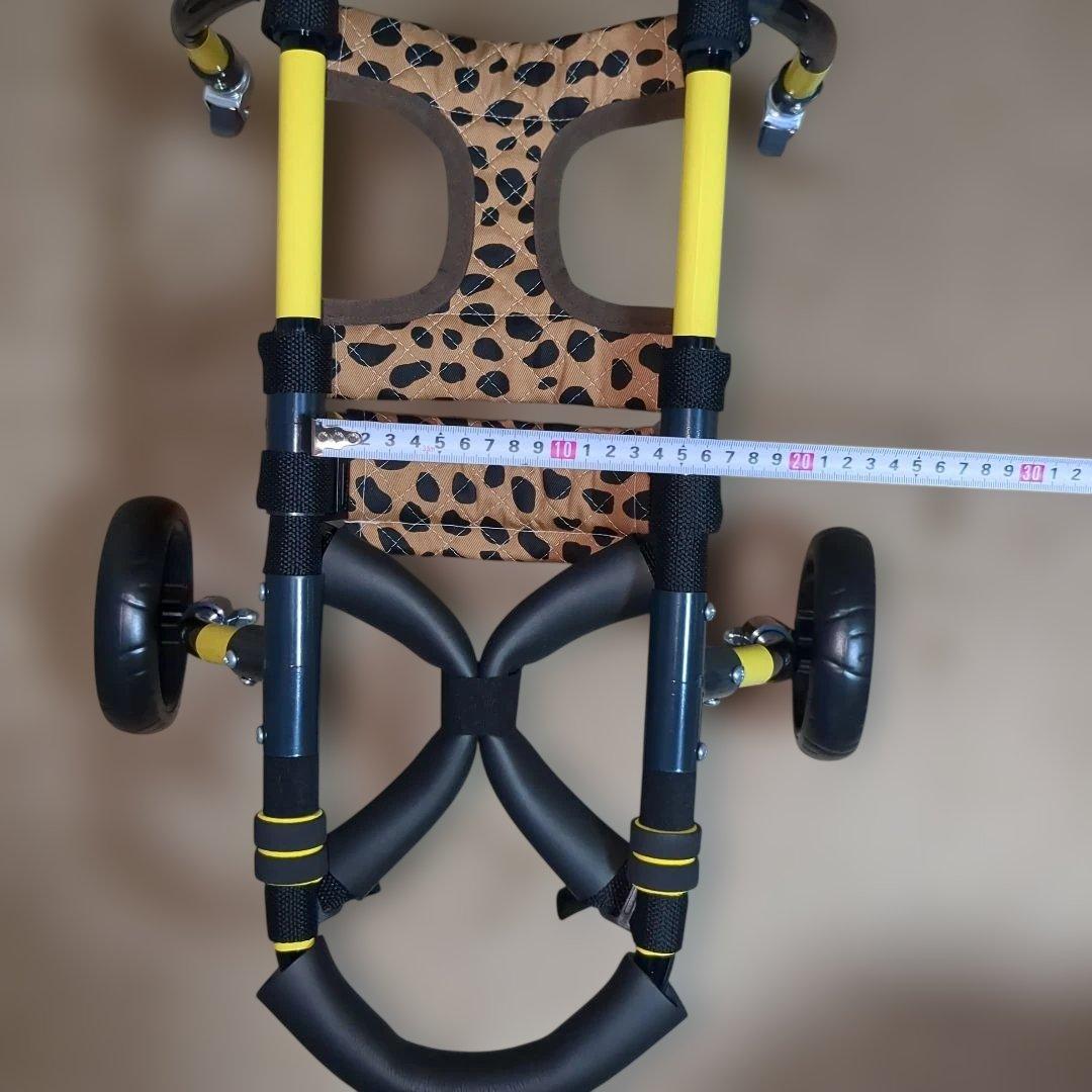 ワンちゃん4輪　リハビリ　食事補助　犬用車椅子　介護　犬の歩行器