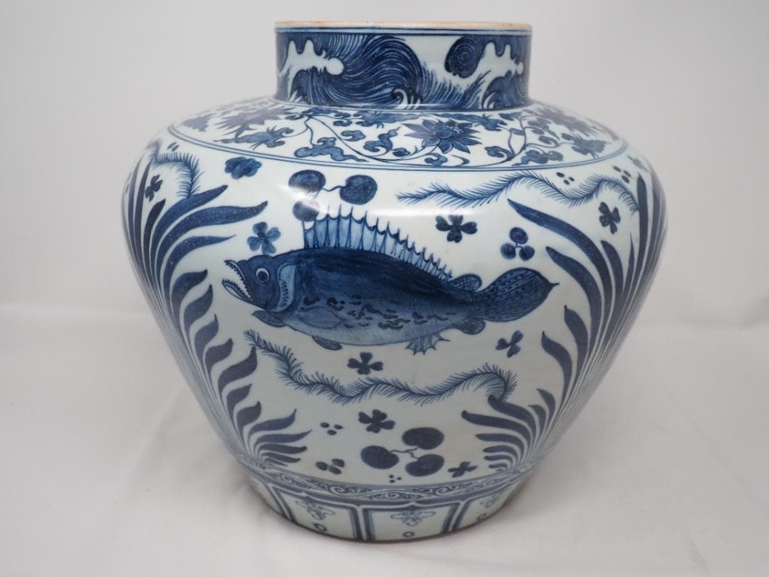 染付　青花魚藻文壷　蓋つき　中国　-SO