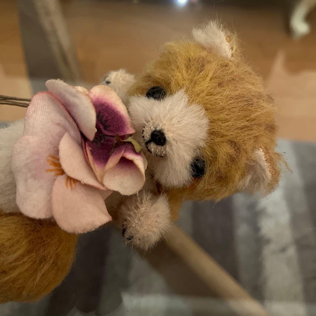 ３月末最終　手作りフェルト猫ぬいぐるみ 花ブローチ付き 約15cm
