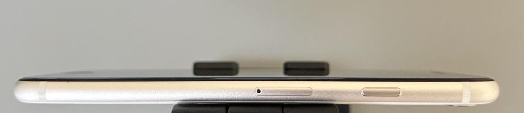 【最大容量94%】iPhoneSE3 64GB スターライト(白) SIMフリー