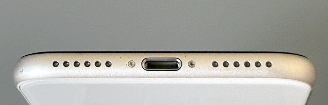 【最大容量94%】iPhoneSE3 64GB スターライト(白) SIMフリー