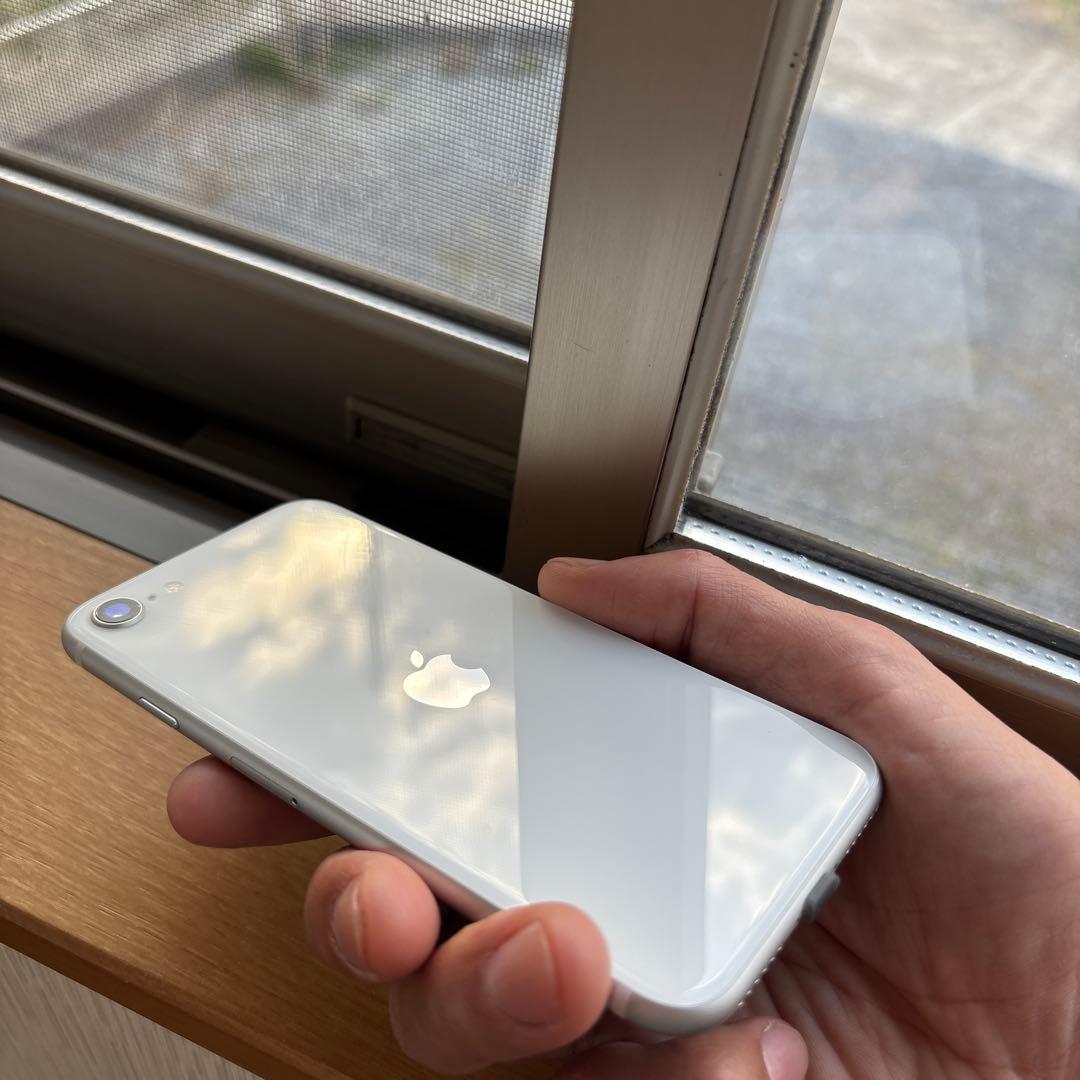 iPhone SE第2世代ホワイト 128GB DOCOMO SIMフリー