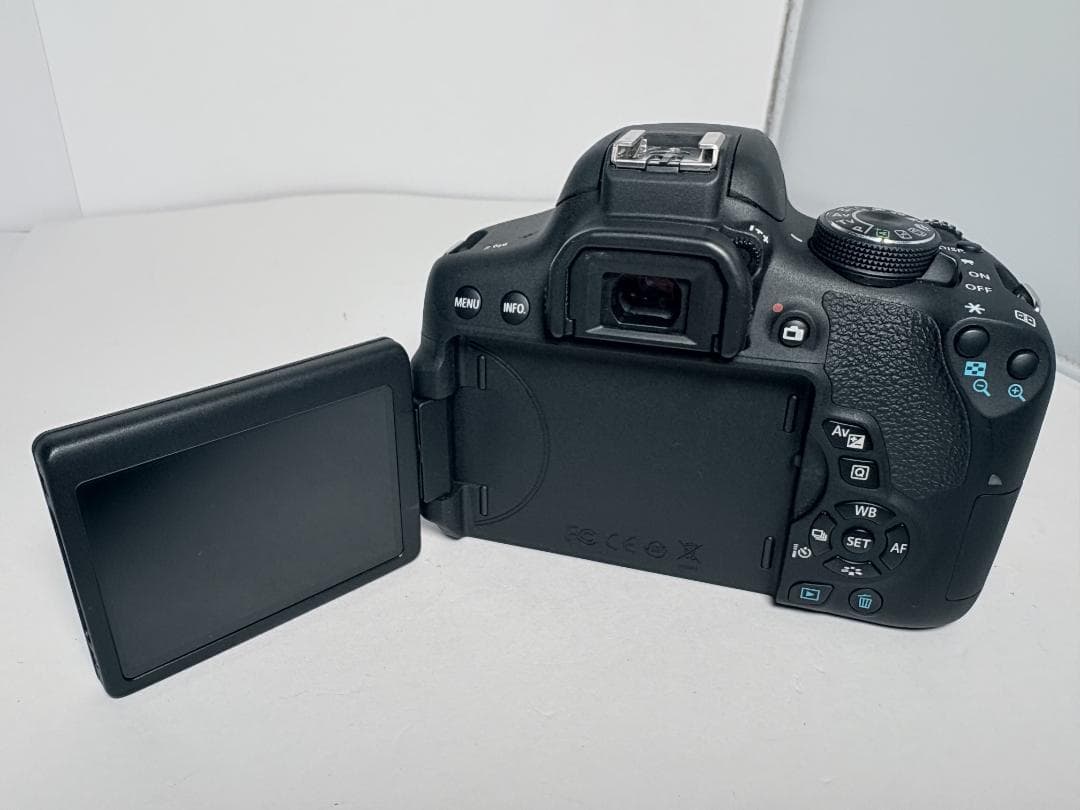 元箱付き極上品 キヤノン EOS REBEL T6i ボディ(X8i北米モデル)