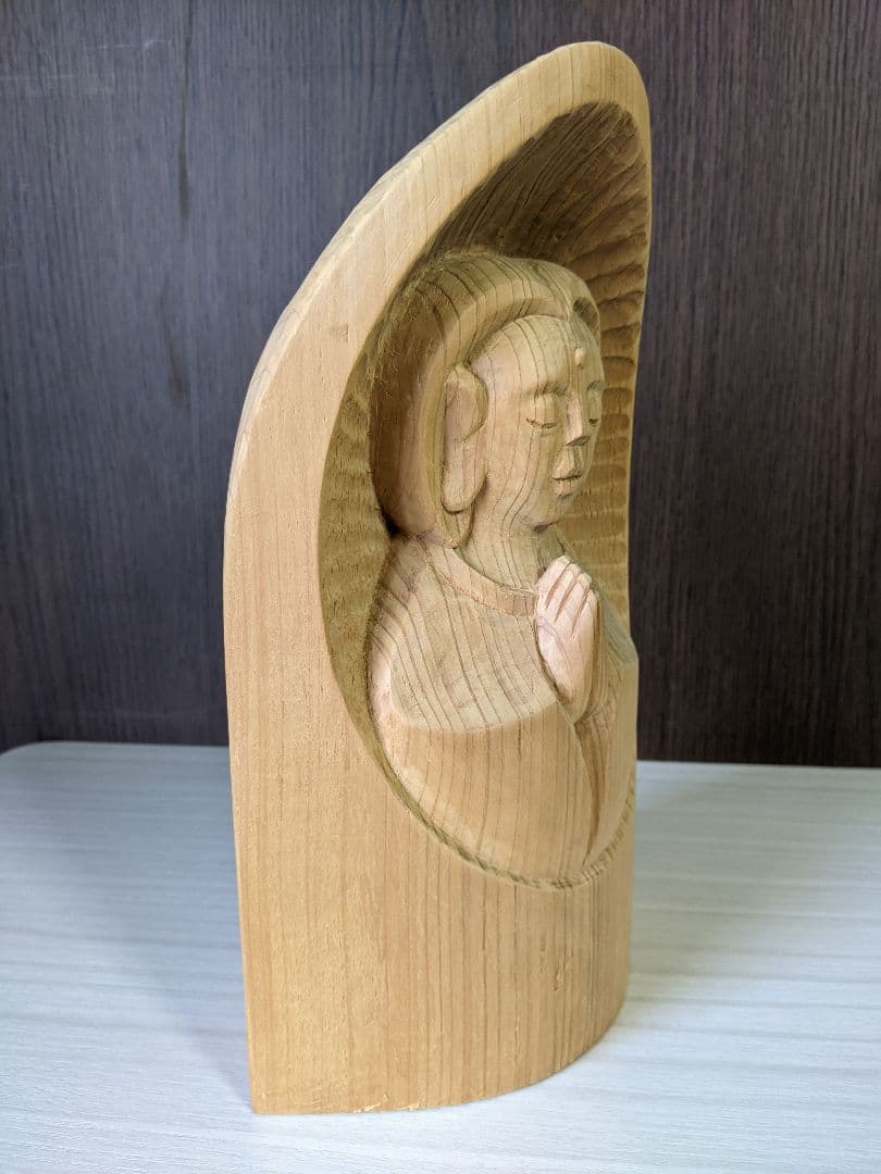 安らぎを届ける平和観音さま　　　　　　　　作品番号P−17　彫刻家　岩村一博