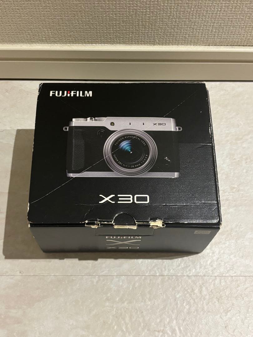 や*ぎ様 【超良品】Fujifilm X30 SDカード／リーダー・ストラップ付