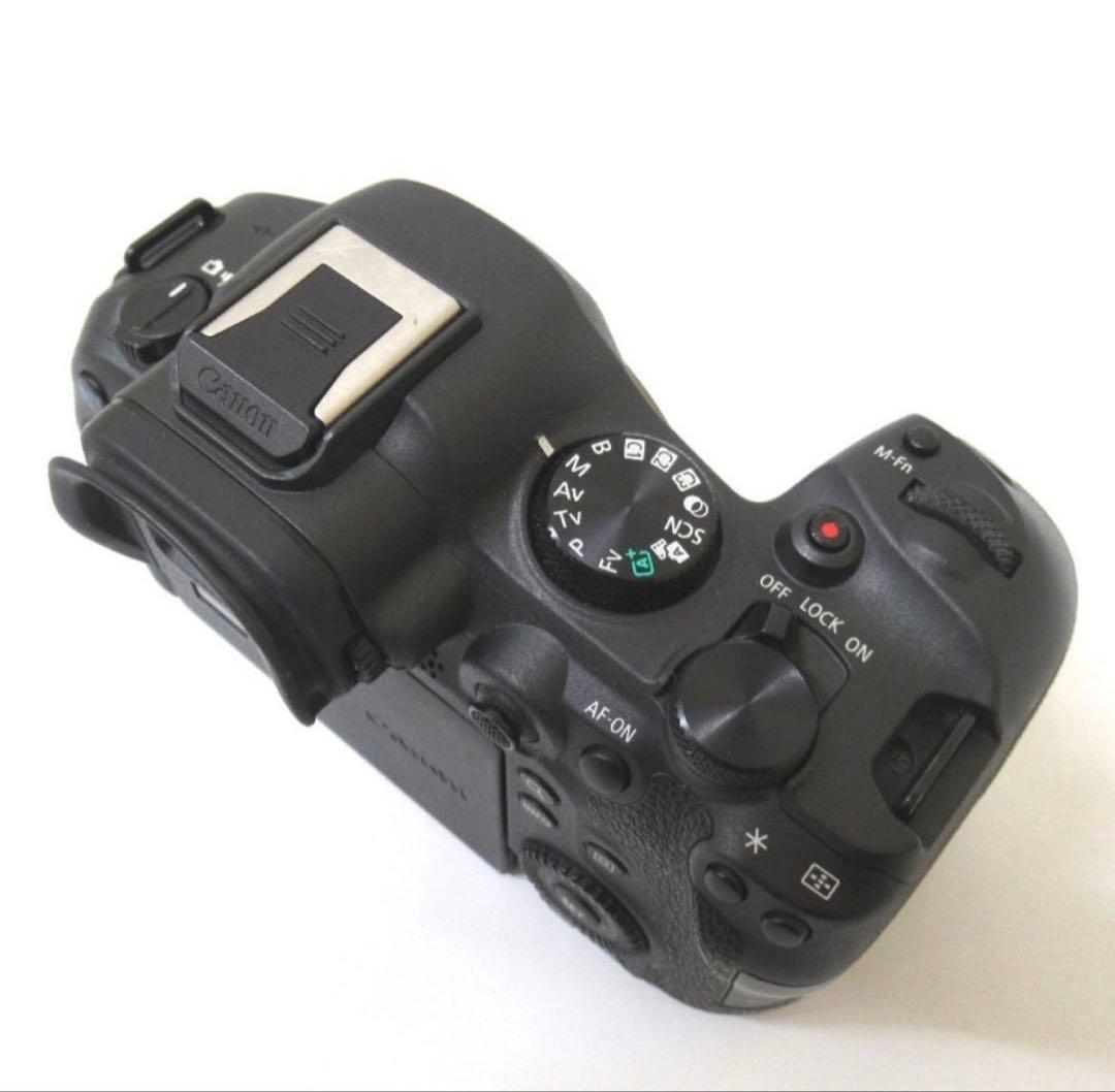 Canon EOS R6 Mark II 本体と付属品